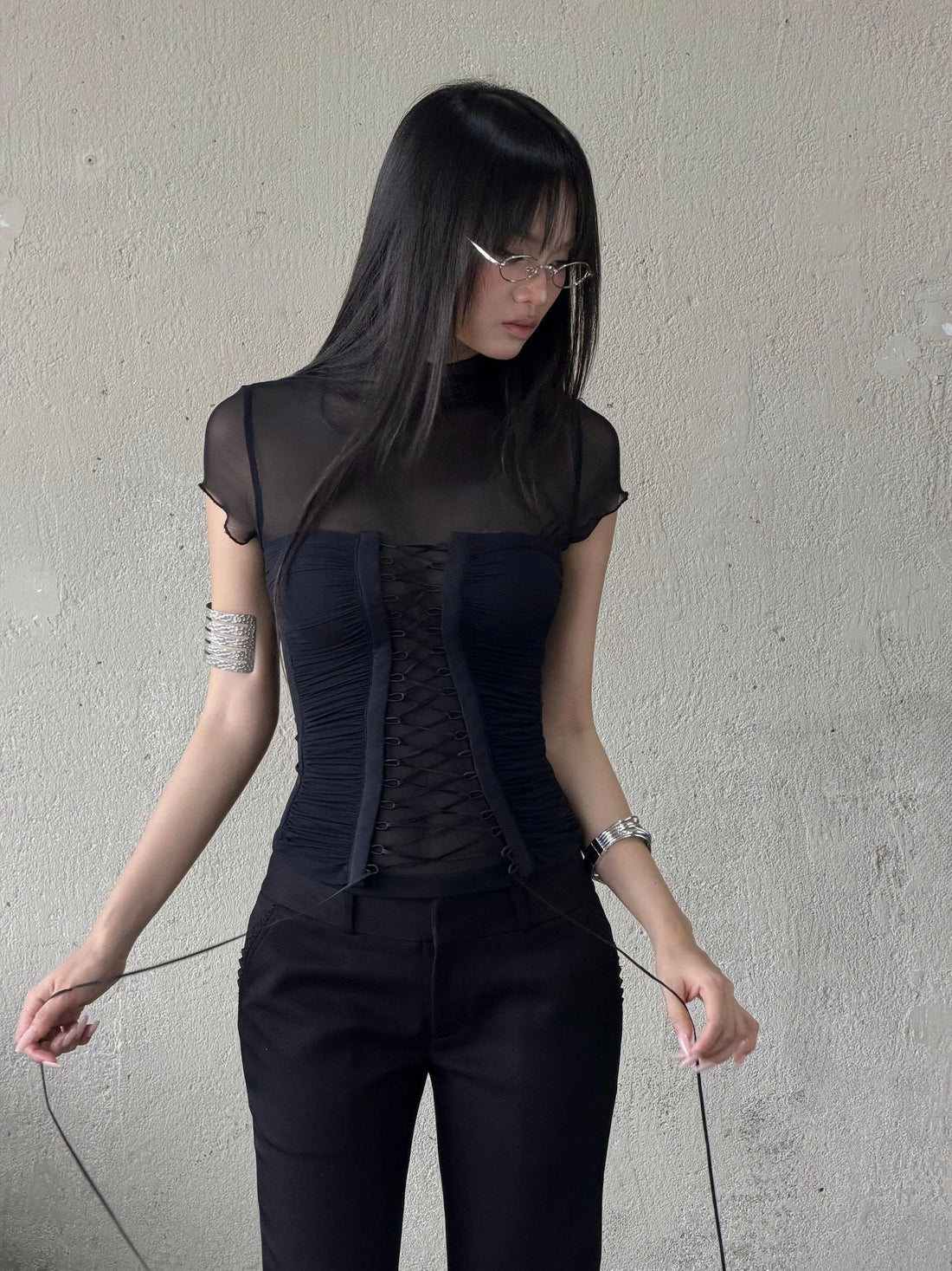 BLACK TENDER TOP