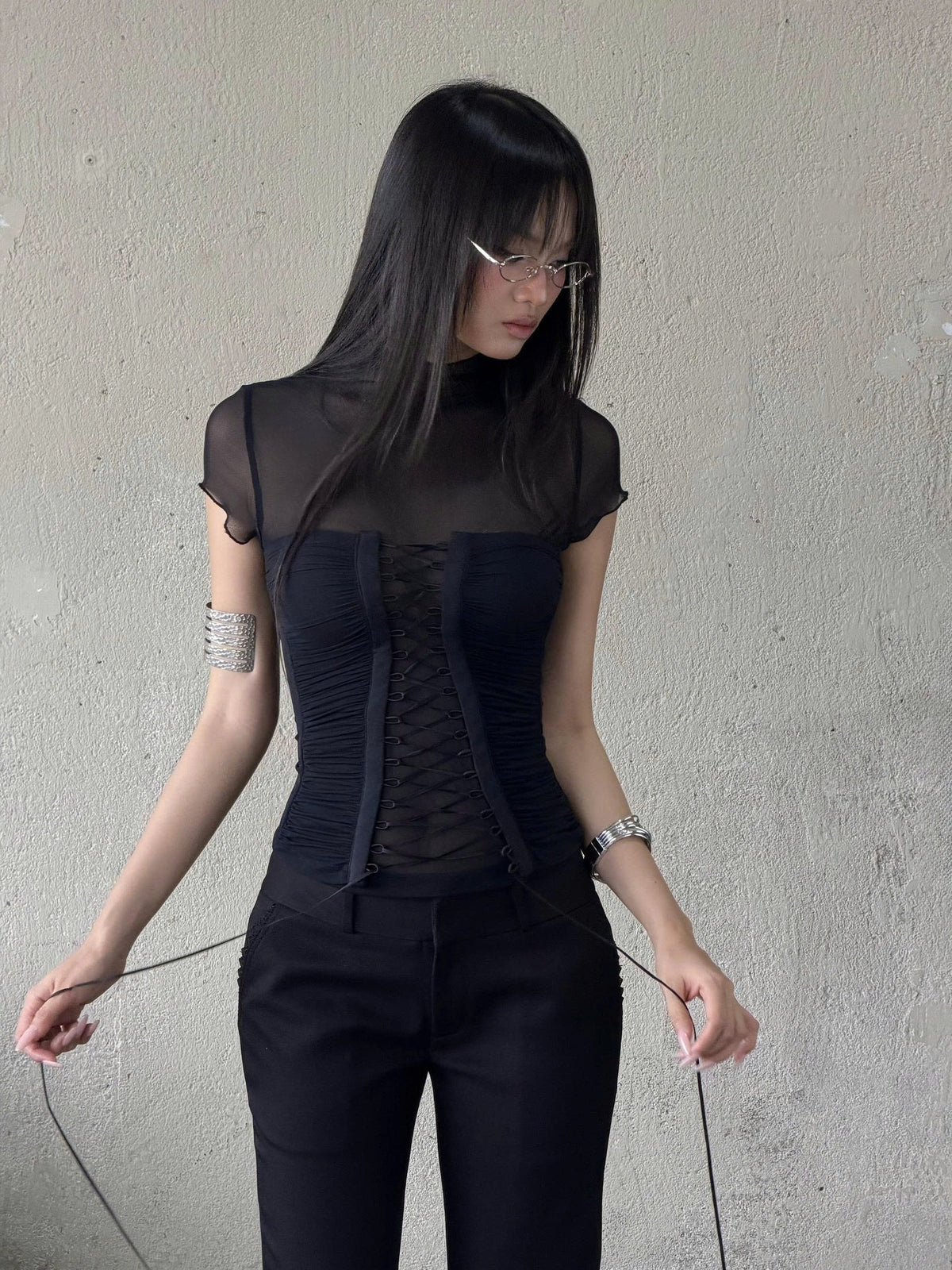 BLACK TENDER TOP