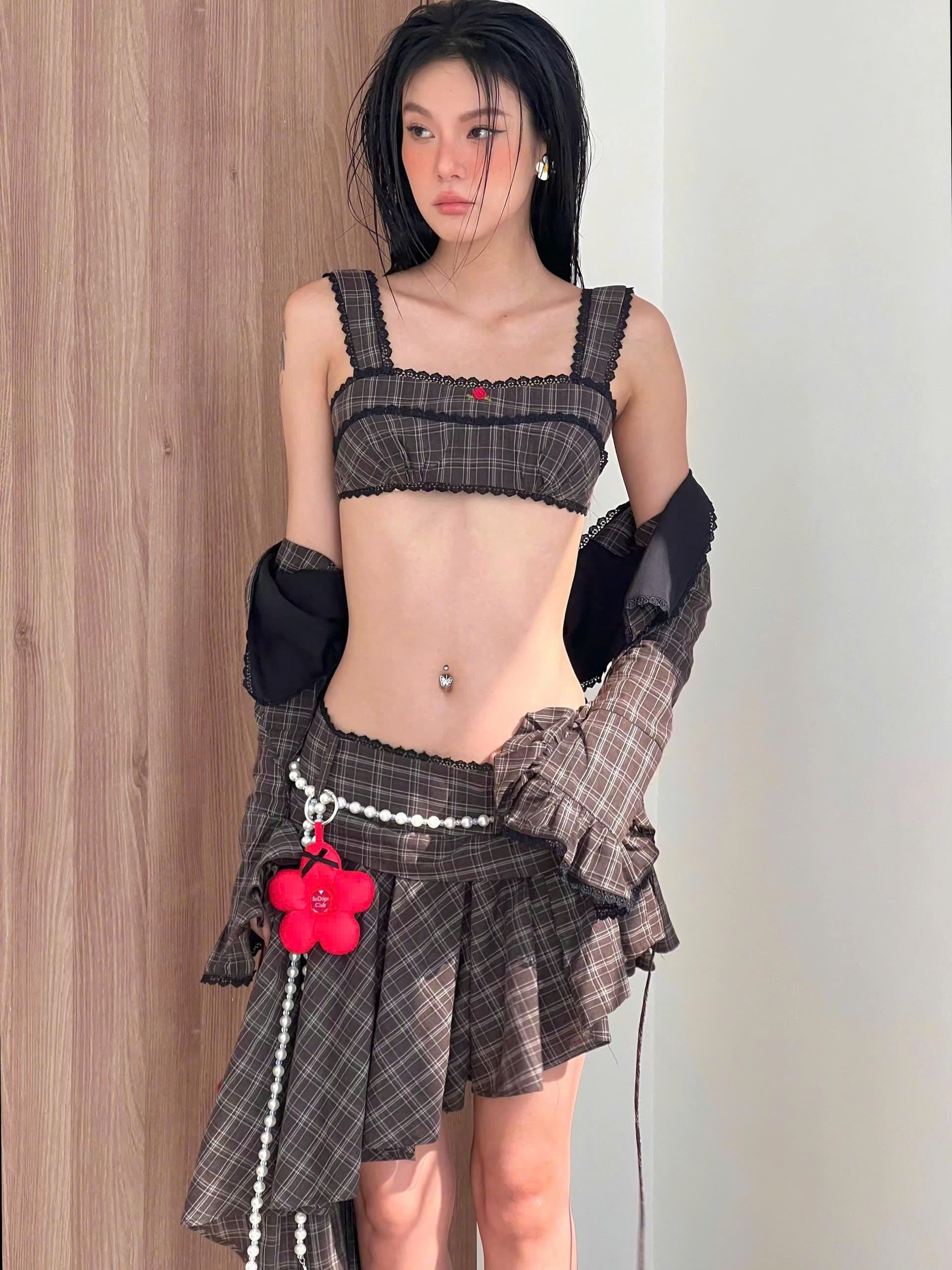 NOIRE CROPTOP